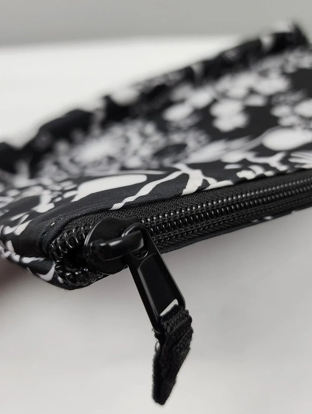 Thirty-one Insulated Bag - Black & White Floral Bag